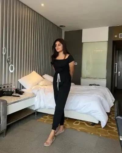 Call Girls Salempur Cash On Delivery